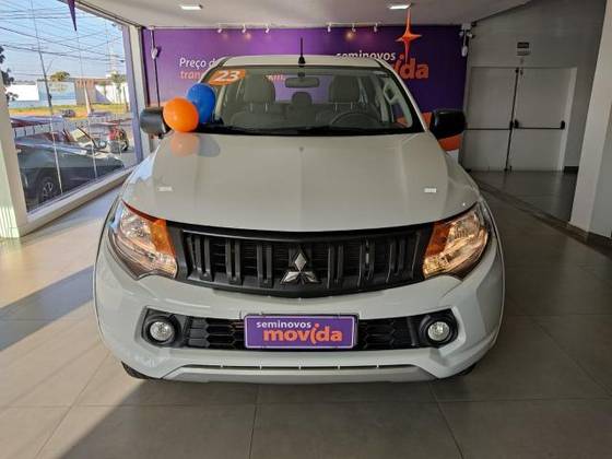 MITSUBISHI L200 TRITON 2.4 16V TURBO DIESEL GL CD 4X4 MANUAL MITSUBISHI L200 TRITON 2.4 16V TURBO DIESEL GL CD 4X4 MANUAL